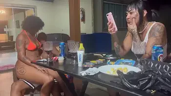 Caiu na net Vazou na net! Jovens influencers em troca de casal na Piscina Parte um caiu na net