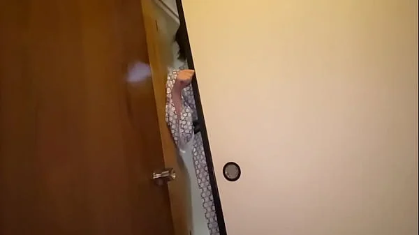 【衝撃放送事故】温泉リポートに来た爆乳アナウンサー 温泉の中と脱衣所でハメ撮りを撮影 1