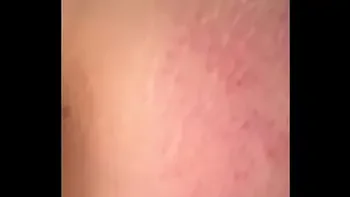 Vino mi amigo y le chupe la rica verga que tiene y me termino cojiendo rico hasta hacerme venir a lluvia de squirt