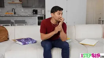 Tiny stepsister teen Daisy Fox totally has daddy issues now