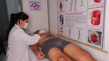 Ereção na frente da enfermeira