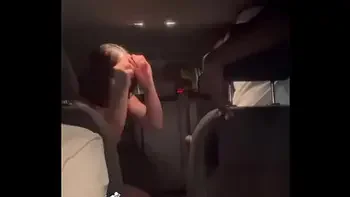 Motorista de Uber fode asiática casada gostosa enquanto o corno dirige e assiste sua esposa sendo arregacada pelo negão sem camisinha