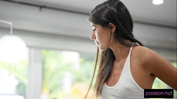 Thick Cock Gives Realtor A Pussy Rub