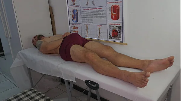 Paciente não consegue controlar a ereção diante da enfermeira