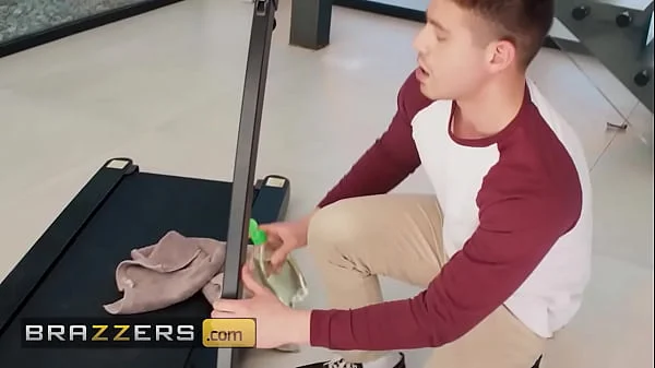 BRAZZERS - Gorgeous Lexi Luv Seduces Her Ex-Boyfriend To Fuck Her While He Fixes Her Treadmill