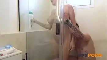 I like watching videos of girls taking showers and washing their vaginas. The young Valeria del Rio and the busty MILF Euforia Diosa are featured on FAKings and PepePorn