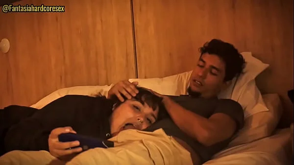 Tengo sueño hermanastro, dejame acostarme en tus piernas, pero no metas tu pene en mi boca por favor!!