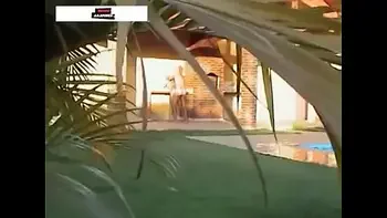 Loira novinha gostosa e flagrada por câmera escondida trepando na chácara. Sexo amador real. Sexo oral e anal.