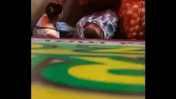 Esse homem foi flagrado sendo a. por essas mulheres no Ceará, reparem oq elas fazem com esse pobre coitado. Isso não pode ficar assim!