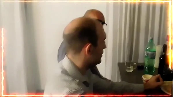 REUNION  CON  LOS MUCHACHOS  DEL GREMIO  Y LOS DEL  LABURO EN CASA  SE TERMINAN  COJIENDO  TODOS  A MI ESPOSA