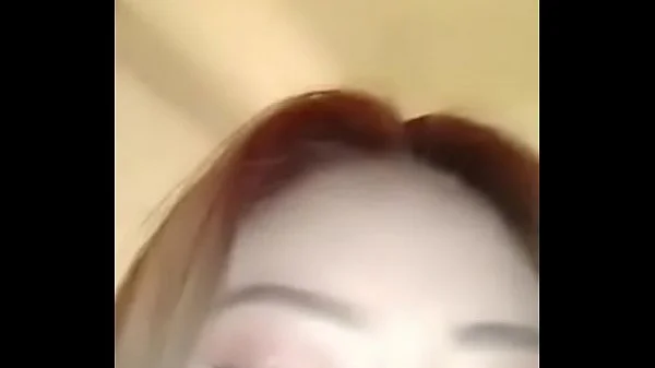 风骚丰满漂亮御姐主播穿着开档丝袜大力插穴自慰 逼逼水多 表情也很淫荡