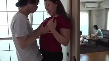 Japanse tante leert me hoe ik seks moet hebben met grote kont