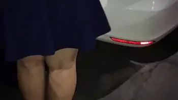 Esposa gordinha gostosa safada vai ao Mercado com o Corno que filma ela mostrando a Bunda 1