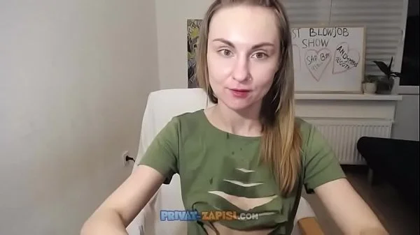 Любительница жесткого секса riderkelly сосет силиконовый пенис со спермой на лице