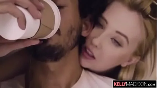 Joven se folla a vagabundo en la calle