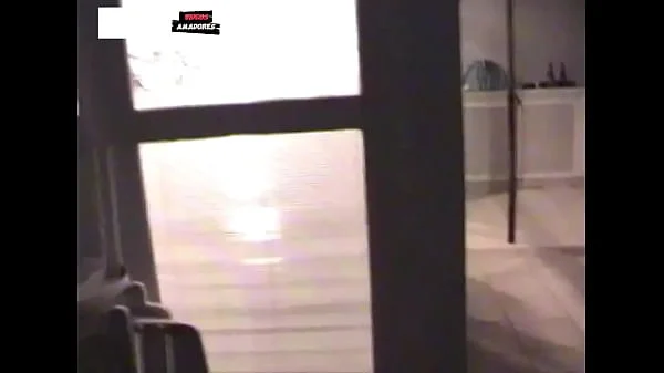 s saem de festa discretamente mas sao descobertos fodendo na varanda da cobertura