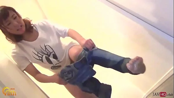 Japanese Pee Desperation and Jeans Wetting