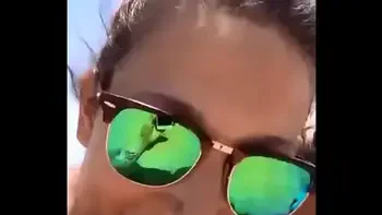 Par de viejas en playa exhibicionista