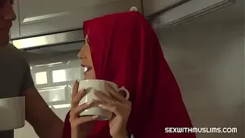 Sexy muslim girl spreads for cash