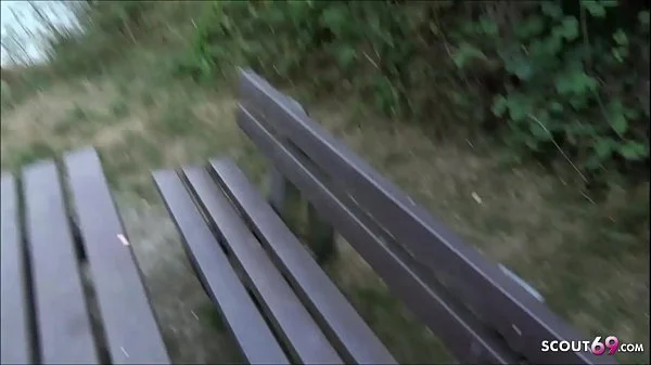 18 Jahre junge Emma Secret Outdoor im Park gefickt - German Teen