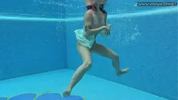 Lizi Vogue Underwater Porn