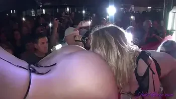 Orgía delante de la gente en Barcelona