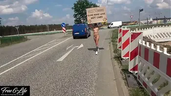 Nacktprotest vor Tesla Gigafactory Berlin Pornodreh gegen Elon Musk