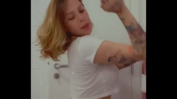 Novinha LINDA gostosa! dançando Flores da Luisa Sonza - instagram @oieusoumaru -