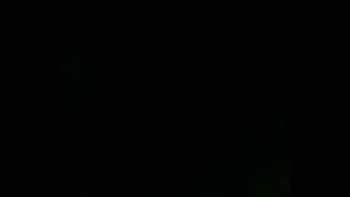 Tocando a mi hermanastra mientras juega parchis en su habitación