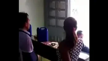 mamada rapida detras del mostrador