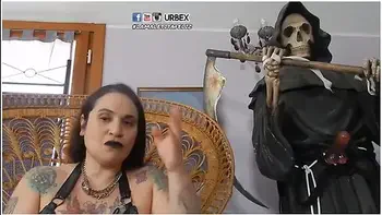 Urbex Novela - Mostro Il Mio Culo Sodo Agli Haters