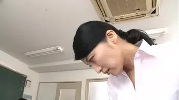 声が出せない絶頂授業で10倍濡れる人妻教師　古川祥子