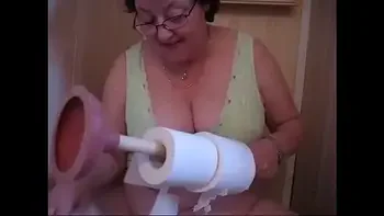 Mistress Sue Pees in Toilet