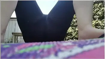 Nicoletta Today Makes You Look At Her Sweaty Feet In A Public Garden With Her Flip Flops