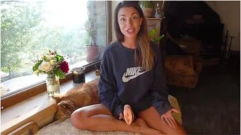 Licking Tutorial - How To Eat Pussy - Roxy Fox