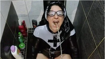 Golden Shower Time With Perv-mom