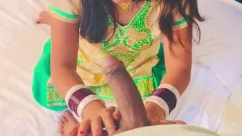 Step Sister Home Alone - Hindi Dirty Talk Blowjob & Tight Pussy Sex - Desi Homemade