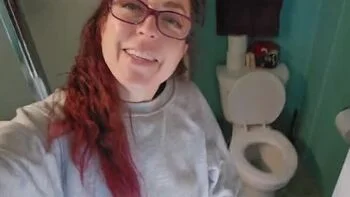 Nerdy Faery Peeing in Tight Jeans - Canadian Babe Solo Pissing Fetish HD