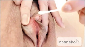 Relentlessly Brush The Clitoris With A Cotton Swab And Get Wet