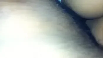 marokkaanse krullebol was verbaasd dat ze zo hard slaapt na bekijken van video