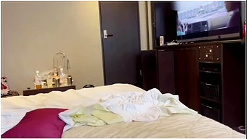 他人棒遊ひの短編編集8 単独さんと寝室てsexしなから旦那と電話て報告するエロ妻変態夫婦