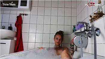 Tattooed Babe Masturbates In The Bathtub