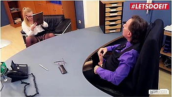 Hot Secretary Scarlett Scott Sucks Big Dick Of Her Boss