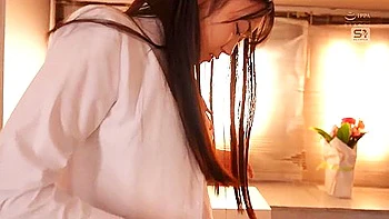 高身長の貧困女は小さい達に群かられ貪られ春を売る 明日葉みつは