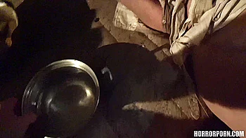 HORROR PORN: The Girl in The Cage