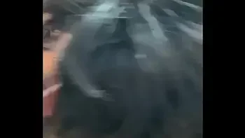 De buurvrouw wou wat puck terwijl der man werkt