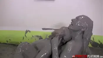 PORNSTARPLATINUM Mindi Mink Pussy Licked In Les Mud Session