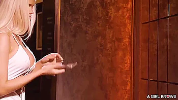 Era Queens Wild Bathroom Clash Fuels Intense Desire