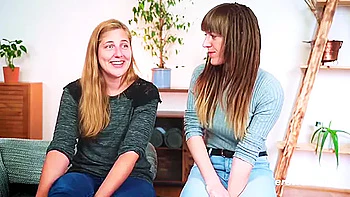 Zwei Saarlanderinnen Nicky Und Kate Beim Spiel Mit Heibem Sextoy