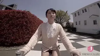 エロ自転車のサドルから覗き込んだら、くっきり食い込んだパンツが丸見え 泉水蒼空 [bunc 003]